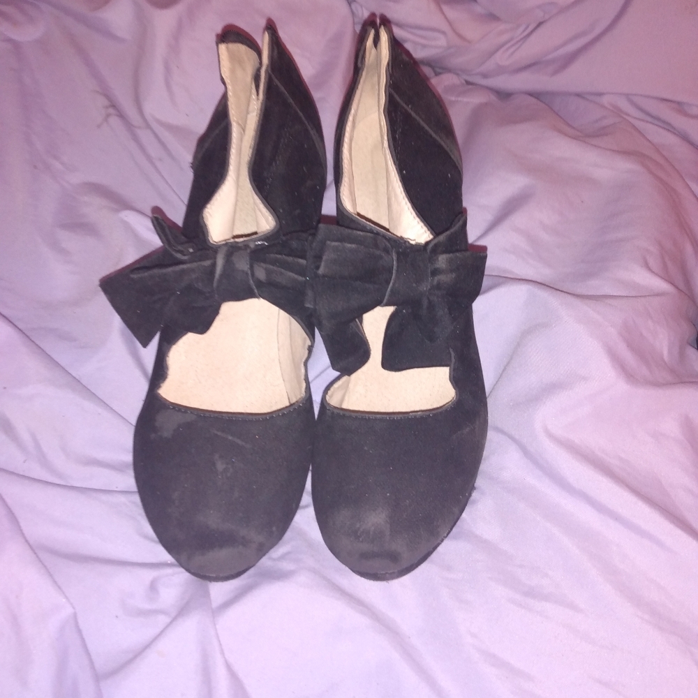 Bow tie heels